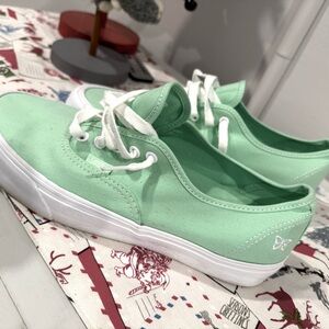 Men’s size 10 Mint Vans. Like New!